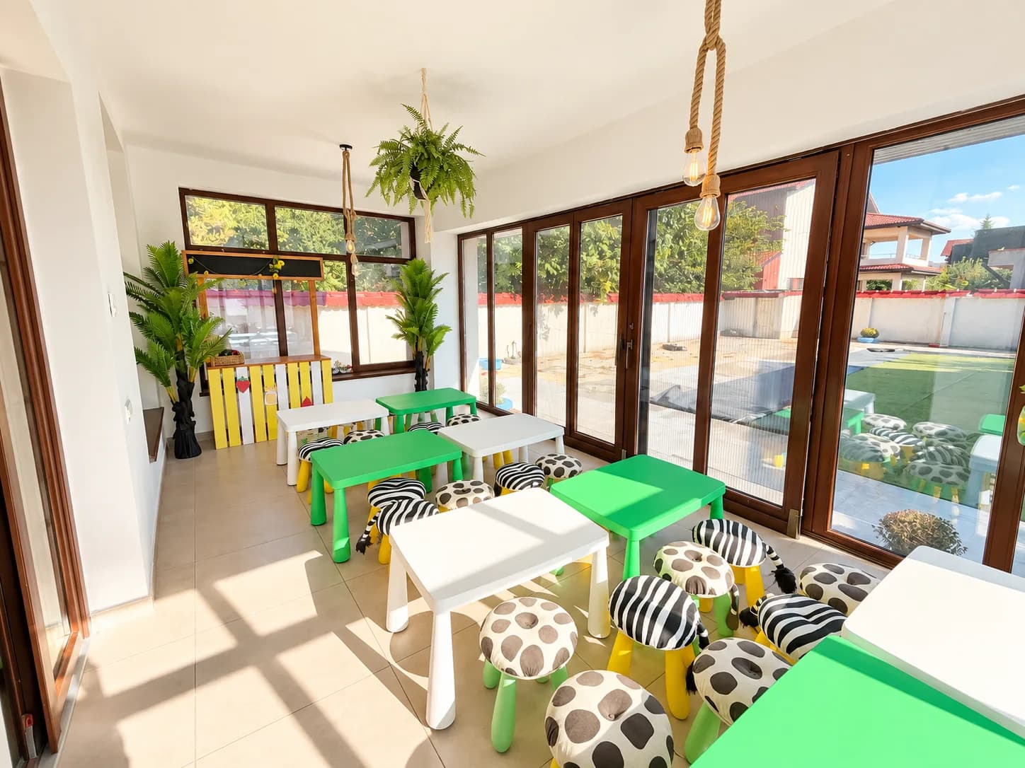 Pavilionul Tropical — Sala de mese